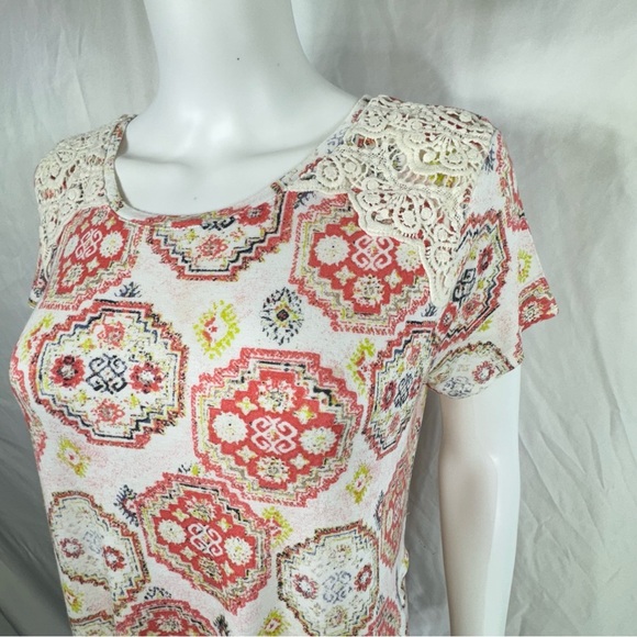 Cato High Low Asymmetrical Tiled Print Top - Picture 2 of 7